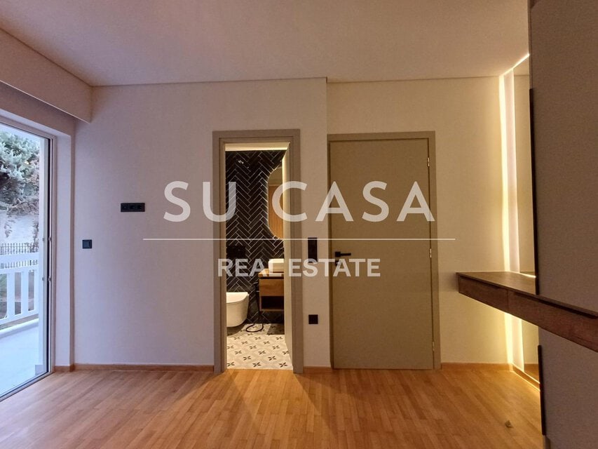 Εσωτερικό διαμέρισμα Su Casa με μοντέρνο σχεδιασμό και άν.