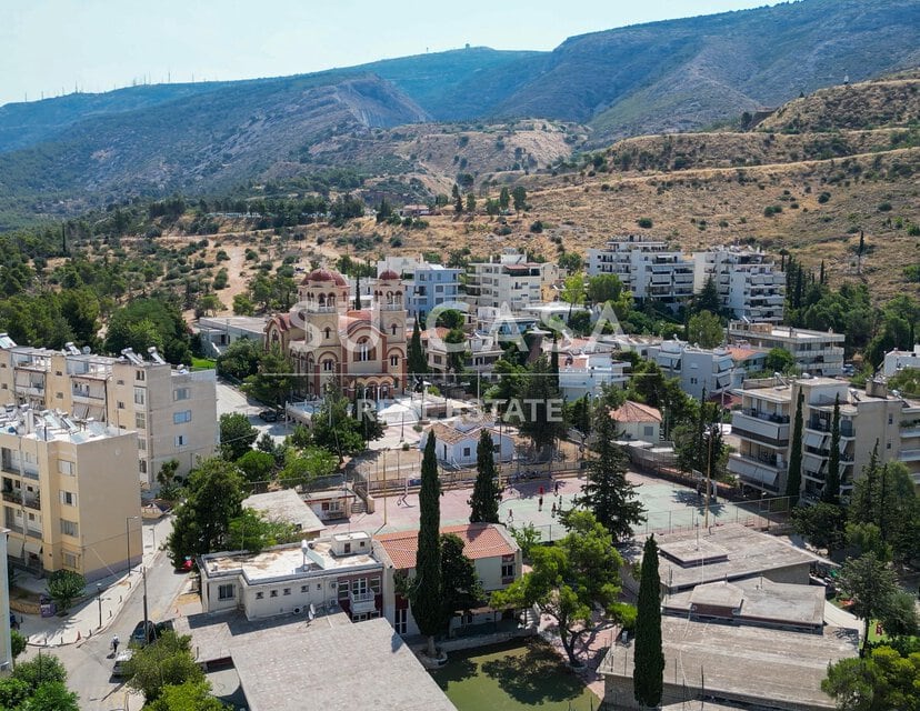 Οικισμός με σύγχρονα διαμερίσματα και πράσινους χώρους.